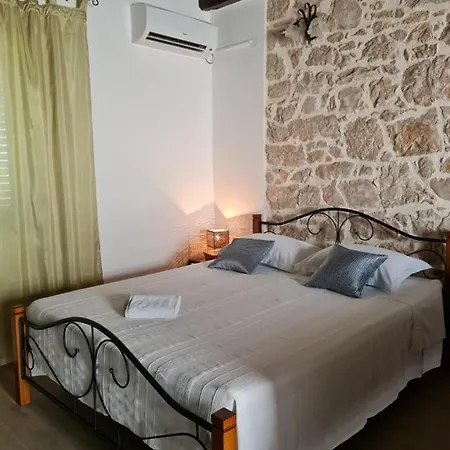 Lucija Peros Zaton Ii * Zaton (Zadar)