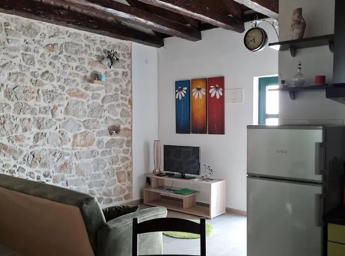Lucija Peros Ii *